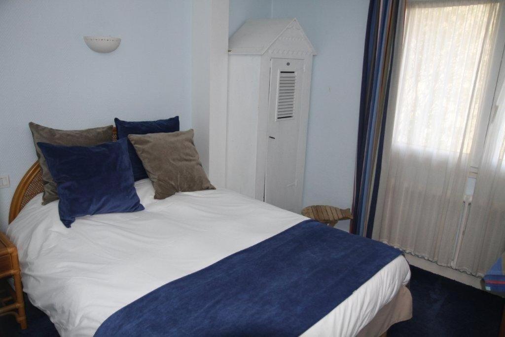 Hotel Le Suroit Перро-Гирк Номер фото